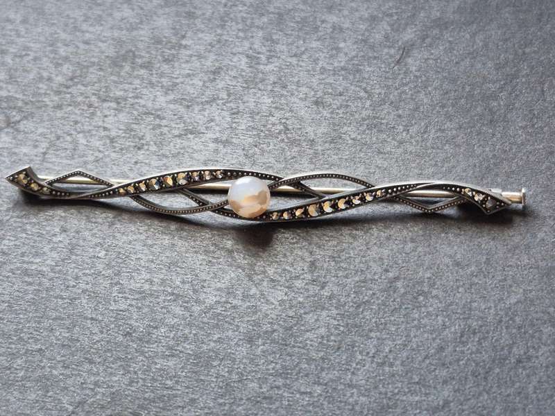 Vintage Marcasite Silver Brooch stamped. 935  4.1g with Pearl 70mm