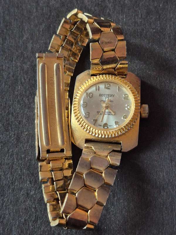 Vintage Ladies Rottery 17 Jewels Mechanical Wrist Watch (not working) missing back cover