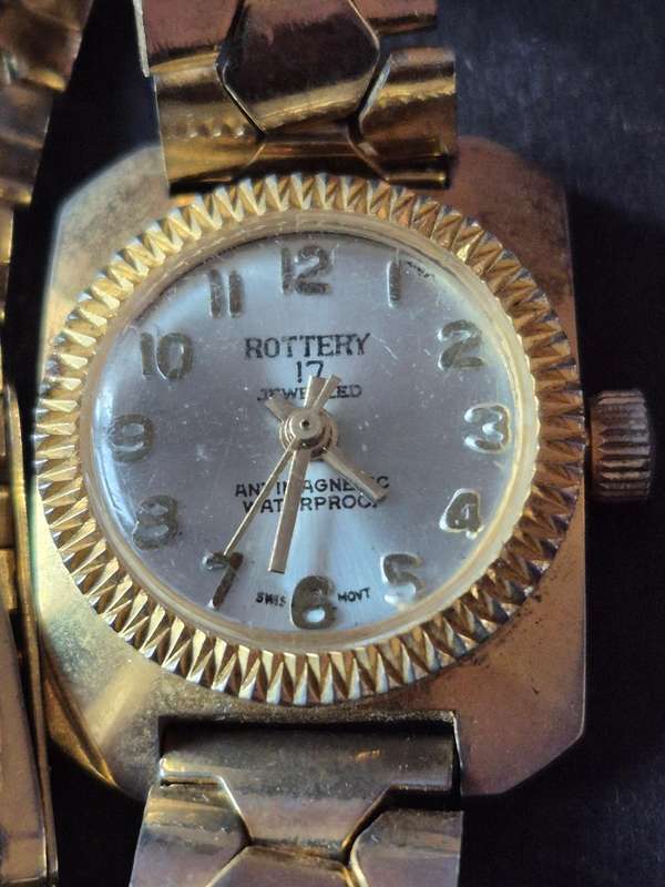 Vintage Ladies Rottery 17 Jewels Mechanical Wrist Watch (not working) missing back cover