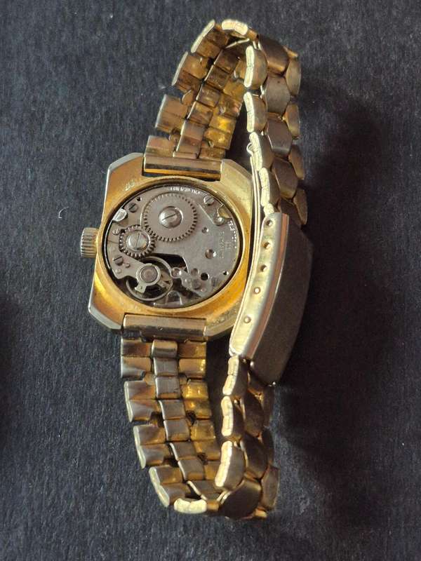 Vintage Ladies Rottery 17 Jewels Mechanical Wrist Watch (not working) missing back cover
