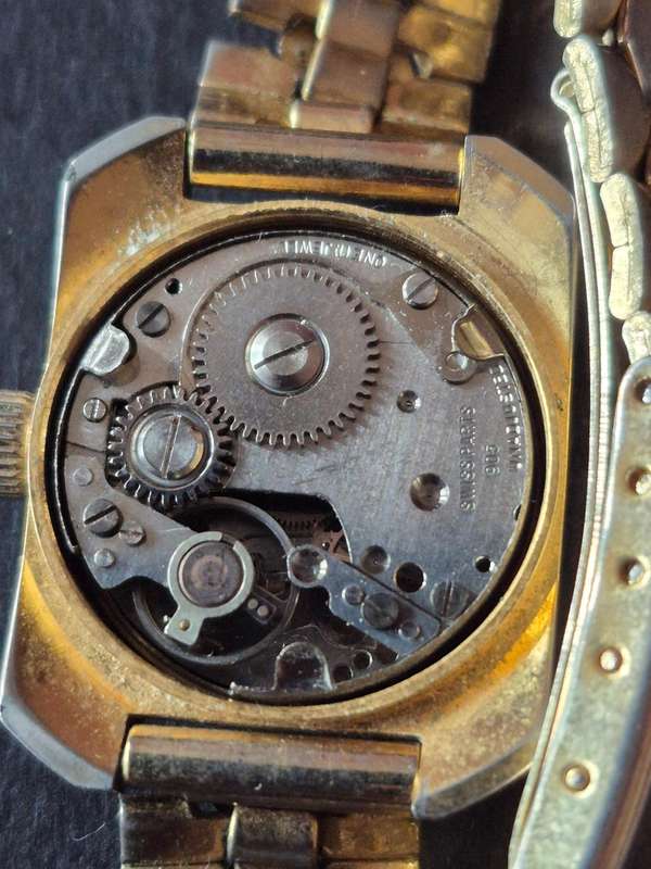 Vintage Ladies Rottery 17 Jewels Mechanical Wrist Watch (not working) missing back cover