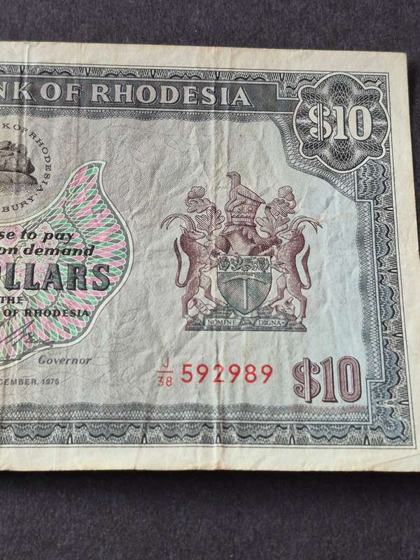 Reserve Bank of Rhodesia Ten Dollar Rhodes Watermark Salisbury 3 December 1975 (nice condition)