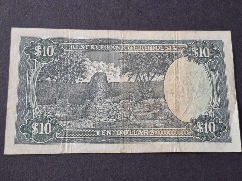 Reserve Bank of Rhodesia Ten Dollar Rhodes Watermark Salisbury 3 December 1975 (nice condition)