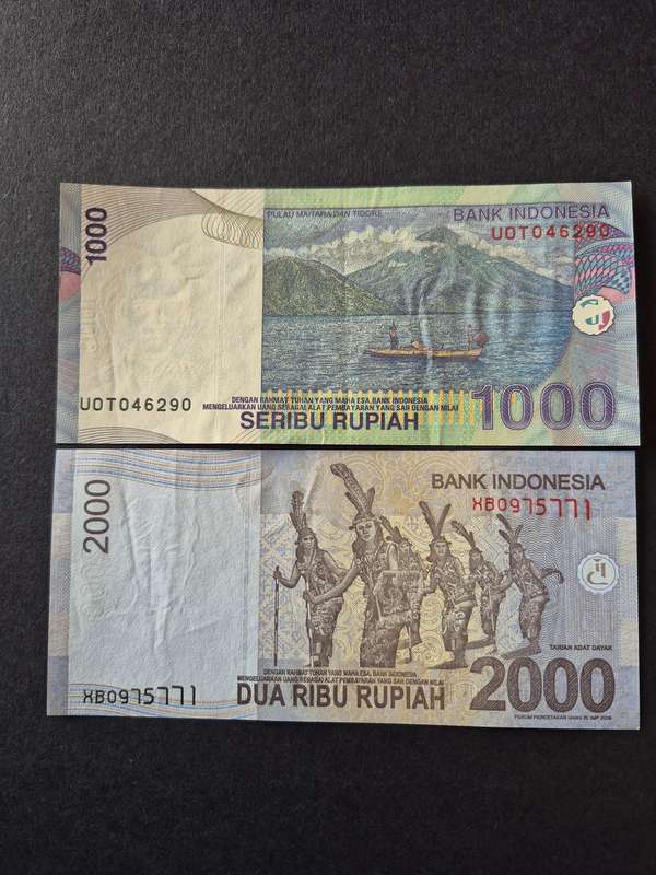 2 x Indonesia Notes 1000/2000 Rupiah (excellent condition)