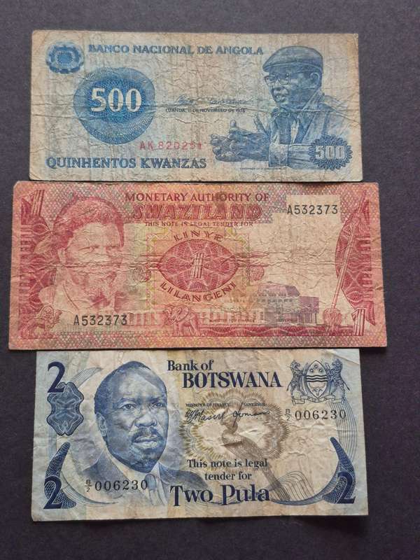 3 x African Notes Angola 500 Kwanzas, Swaziland One Lilangeni and Botswana 2 Pula