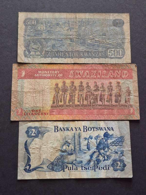 3 x African Notes Angola 500 Kwanzas, Swaziland One Lilangeni and Botswana 2 Pula