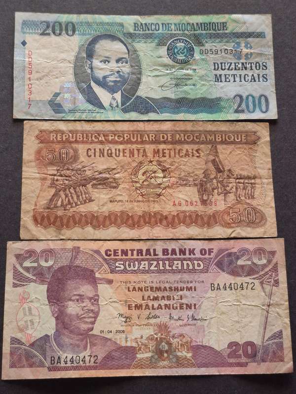 3 x Mozambique Notes, 200 Meticais, 50 and 20 Meticais