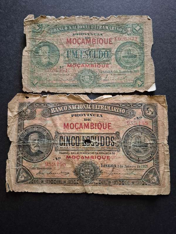 2 x Mozambique One Escudo 1923 and 5 Escudo 1921 (Filler Notes)