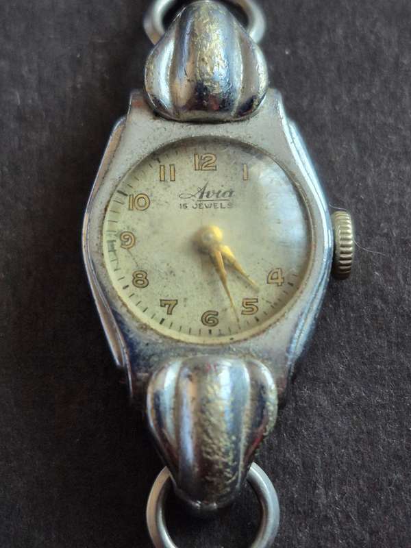Vintage Ladies Avia 15 Jewels Mechanical Wrist Watch (not working)