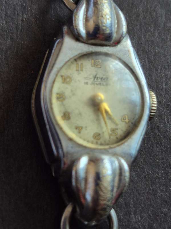 Vintage Ladies Avia 15 Jewels Mechanical Wrist Watch (not working)