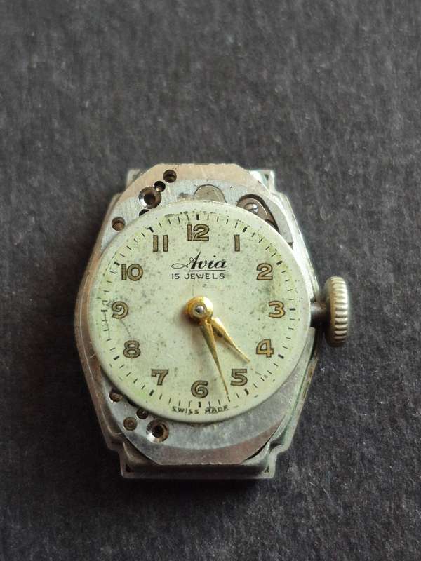 Vintage Ladies Avia 15 Jewels Mechanical Wrist Watch (not working)