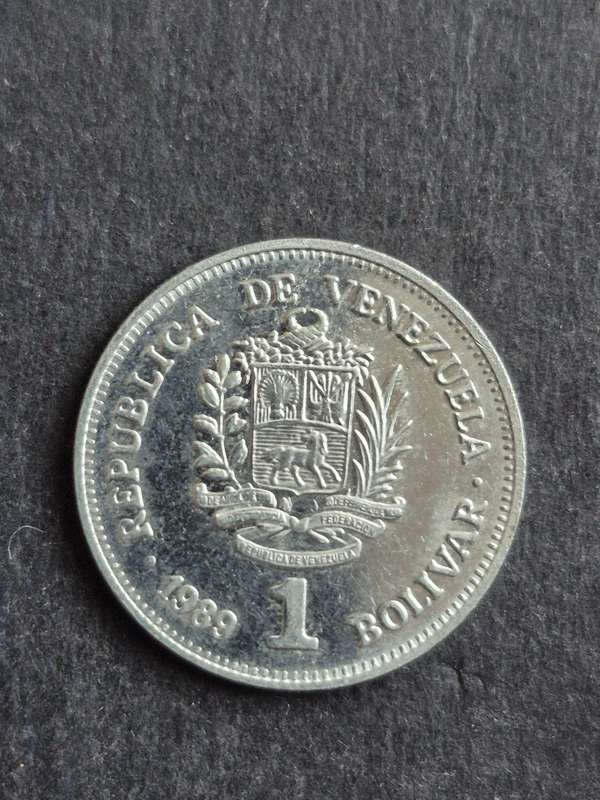 Venezuela 1989 One Bolivar Coin (excellent condition)