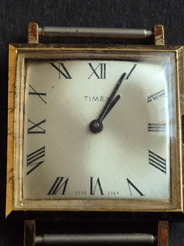 Vintage Timex 533-2369 Mechanical Slim Line Wrist Watch (missing winder) - not working
