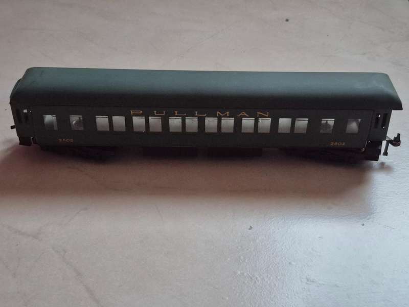 Trix Twin 00 Gauge Pullman Car American 9/565U 2602 Green (rust spot)