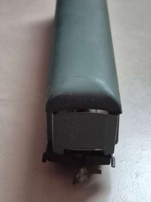 Trix Twin 00 Gauge Pullman Car American 9/565U 2602 Green (rust spot)