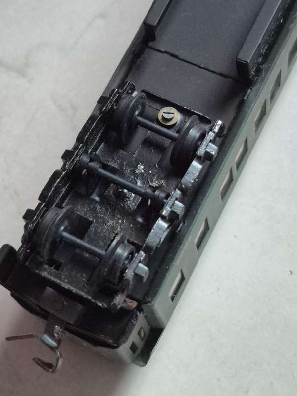 Trix Twin 00 Gauge Pullman Car American 9/565U 2602 Green (rust spot)