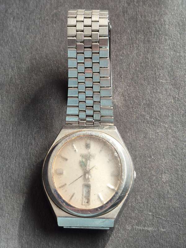Vintage Seiko Quartz Water Resistant no. 511074 (untested) sold as is