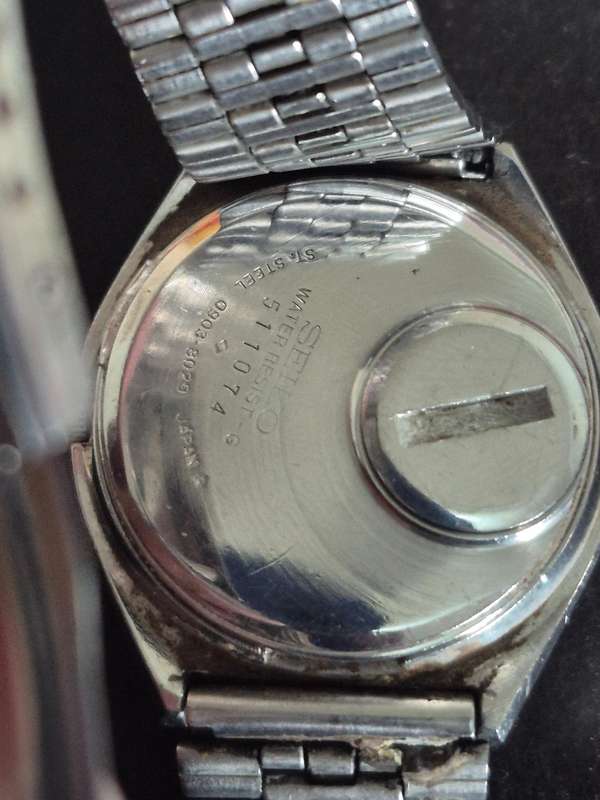 Vintage Seiko Quartz Water Resistant no. 511074 (untested) sold as is