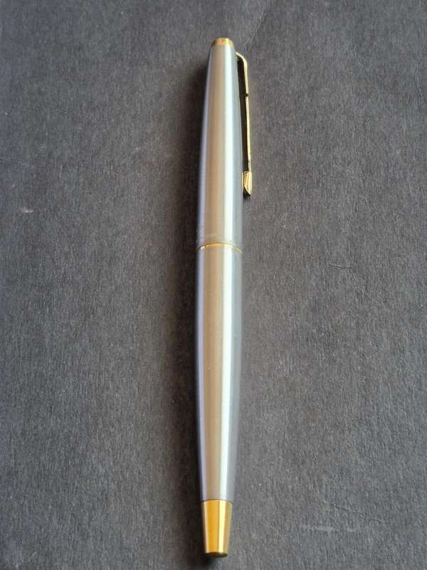 Vintage Two Toned Parker Fountain Pen (excellent condition)