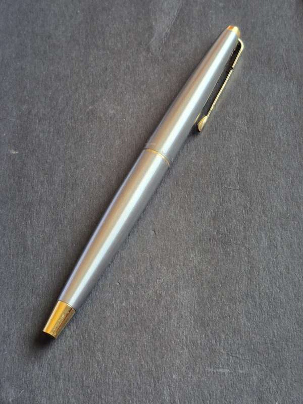 Vintage Two Toned Parker Fountain Pen (excellent condition)