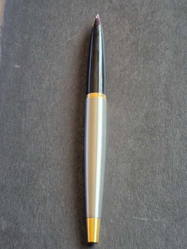 Vintage Two Toned Parker Fountain Pen (excellent condition)