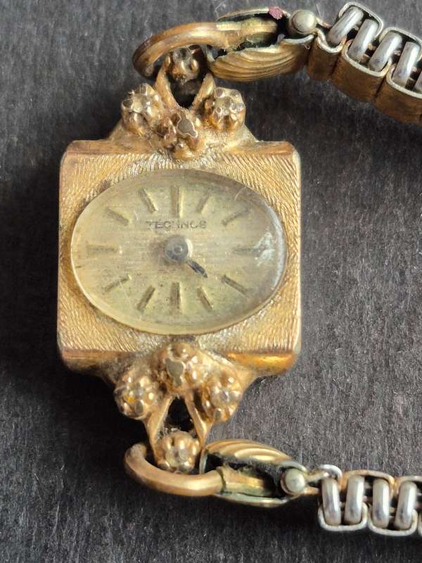 Vintage Ladies Technos 17 Jewels Mechanical Wrist Watch (not working)