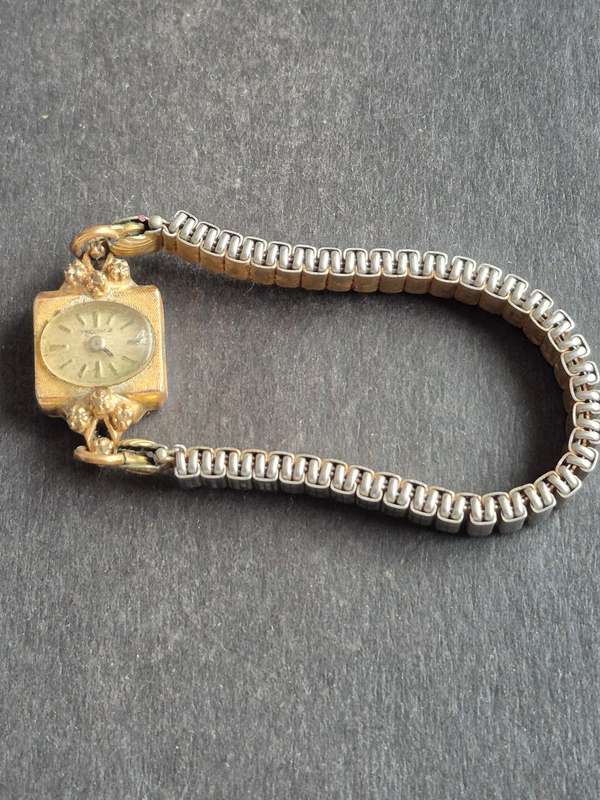 Vintage Ladies Technos 17 Jewels Mechanical Wrist Watch (not working)