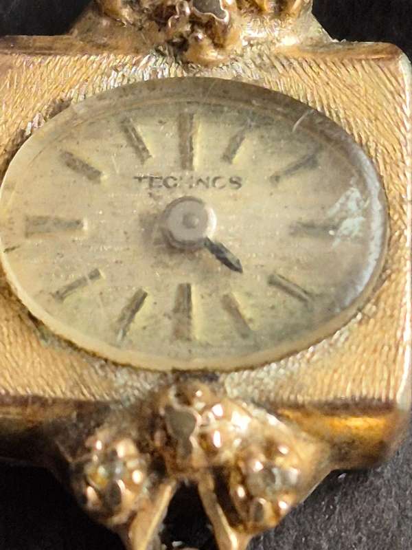 Vintage Ladies Technos 17 Jewels Mechanical Wrist Watch (not working)