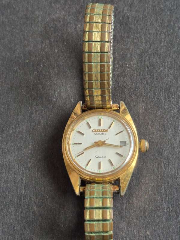 Vintage Ladies Citizen Quartz (back missing) not tested