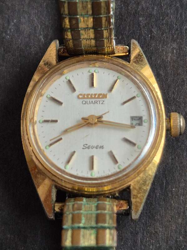 Vintage Ladies Citizen Quartz (back missing) not tested