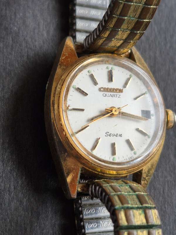 Vintage Ladies Citizen Quartz (back missing) not tested