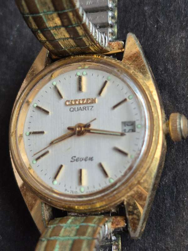 Vintage Ladies Citizen Quartz (back missing) not tested