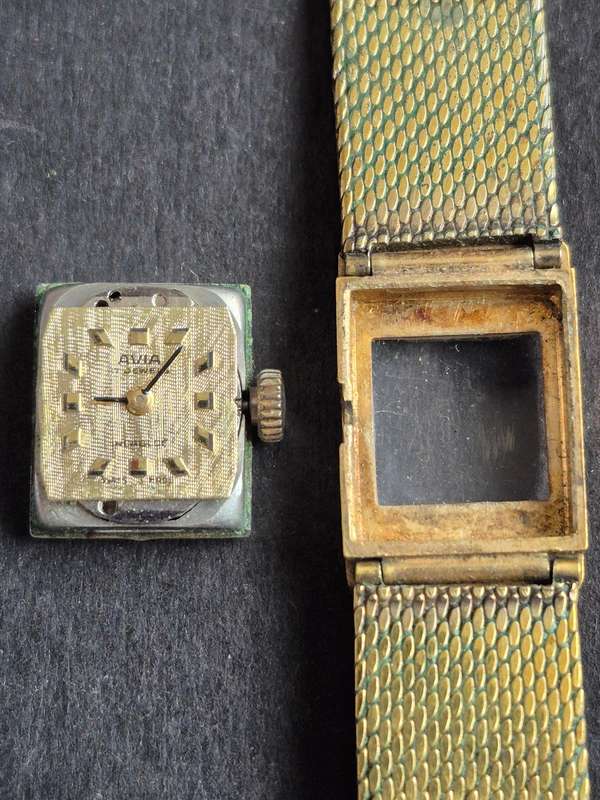 Vintage Avia 17 Jewels Incablock Ladies Wrist Watch (not working)