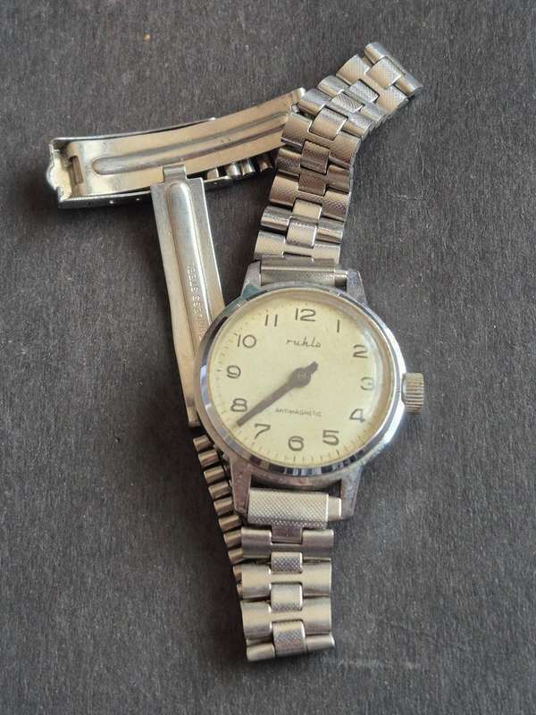 Vintage Ladies Ruhla Antimagnetic Mechanical Wrist Watch (not working)