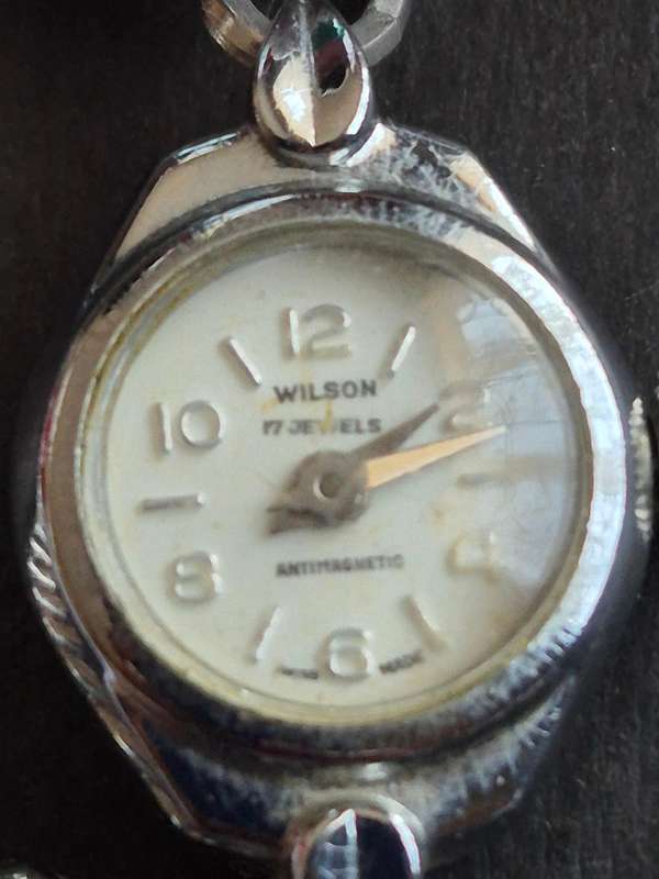 Vintage Wilson 17 Jewels Antimagnetic Ladies Wrist Watch (not working) face is loose