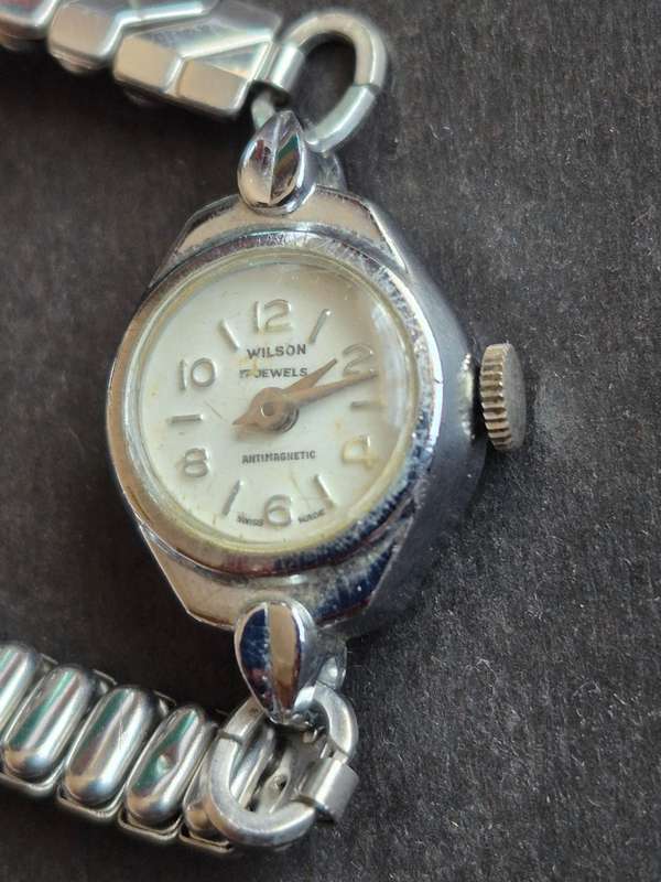 Vintage Wilson 17 Jewels Antimagnetic Ladies Wrist Watch (not working) face is loose