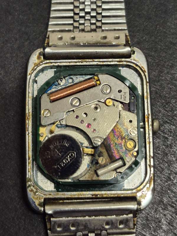 Vintage Men's Seiko Quartz Wrist Watch (not working) ideal for spares