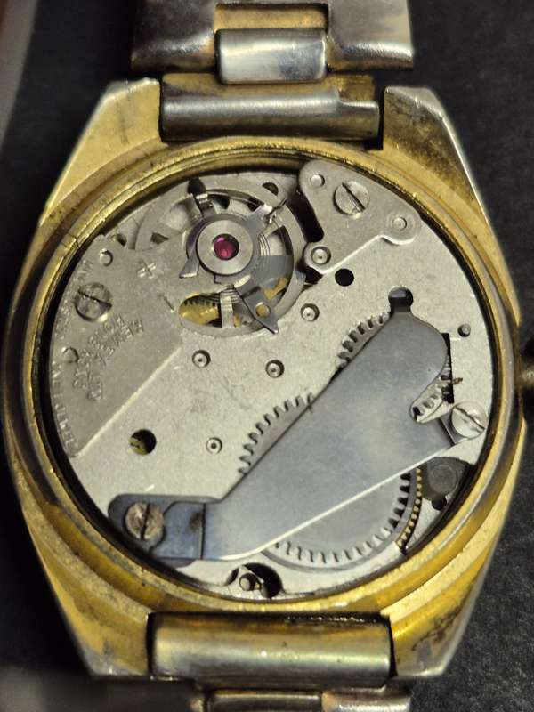 Vintage Ladies Roma 17 Jewels Water Resistant Anti Magnetic Watch (not working)