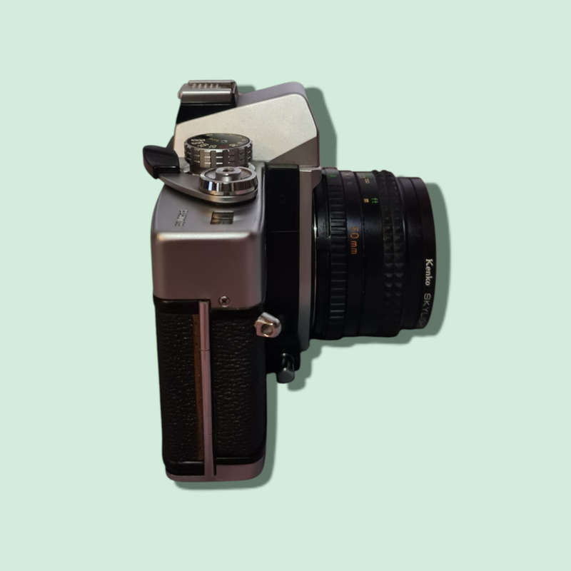 Vintage 35mm Minolta SRT100X Camera