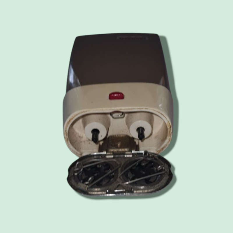 Philips Philishave Battery Shaver with Case