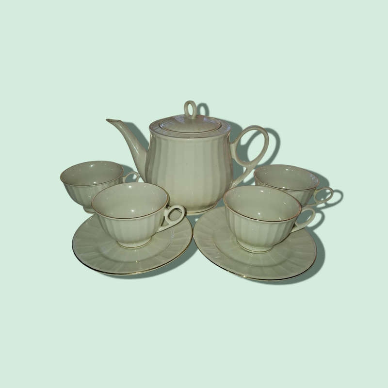 Off white/gold vintage teaset