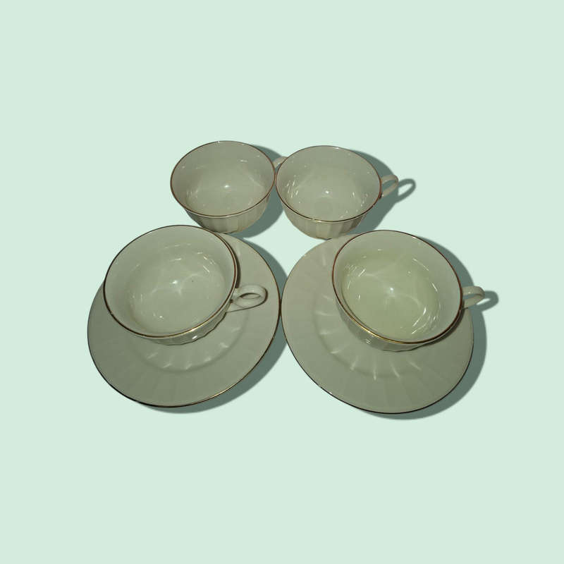 Off white/gold vintage teaset