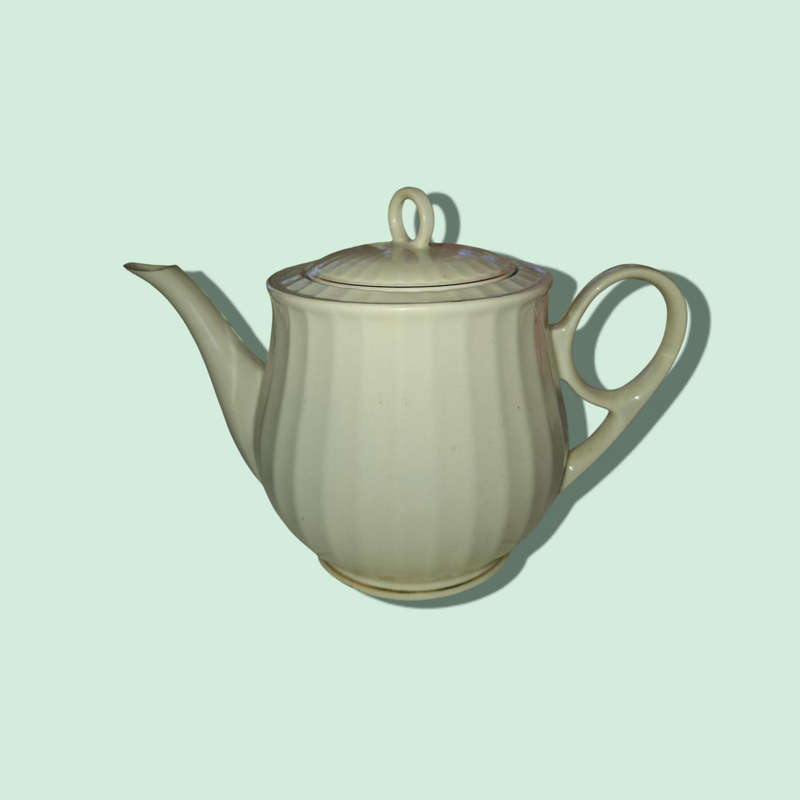 Off white/gold vintage teaset