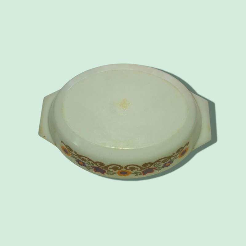 Retro JAJ Pyrex - Briarwood pattern 524 Oval Casserole