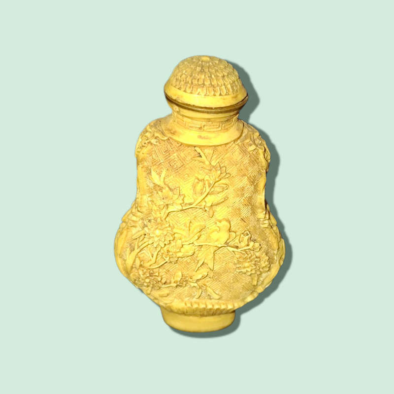 SNUFF BOTTLE, MID 20TH CENTURY, CHINA ON WOOD.