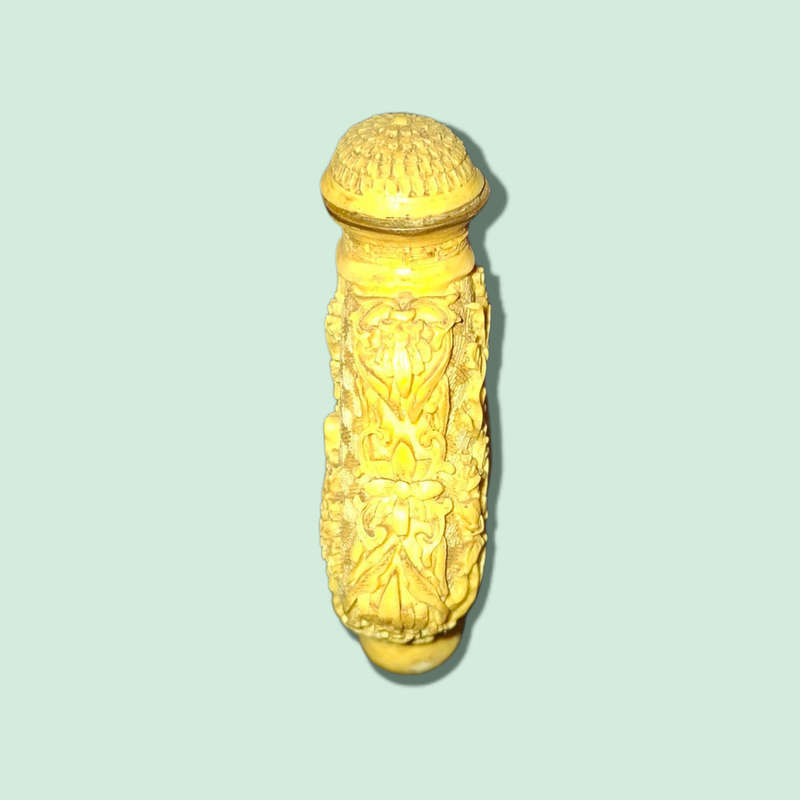 SNUFF BOTTLE, MID 20TH CENTURY, CHINA ON WOOD.