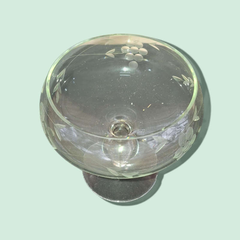 Dessert dish glasses with etched grapes motif