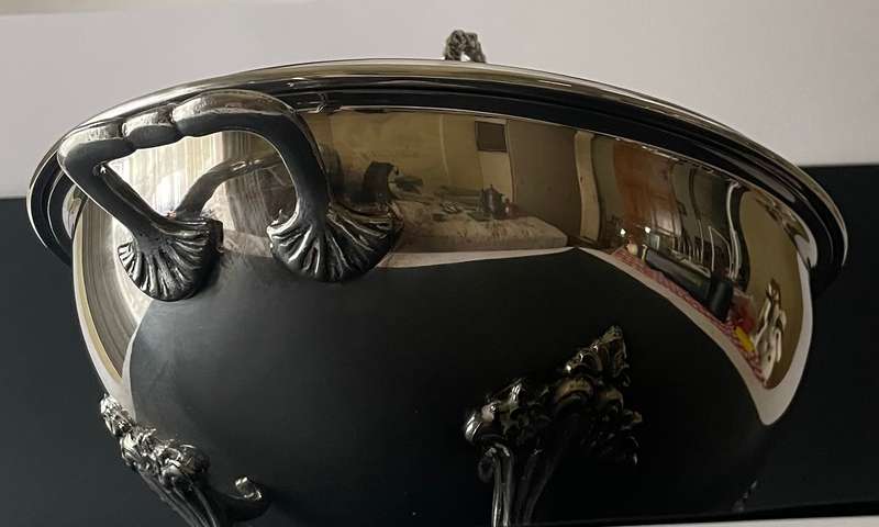 Silver plated food warmer chaffing dish