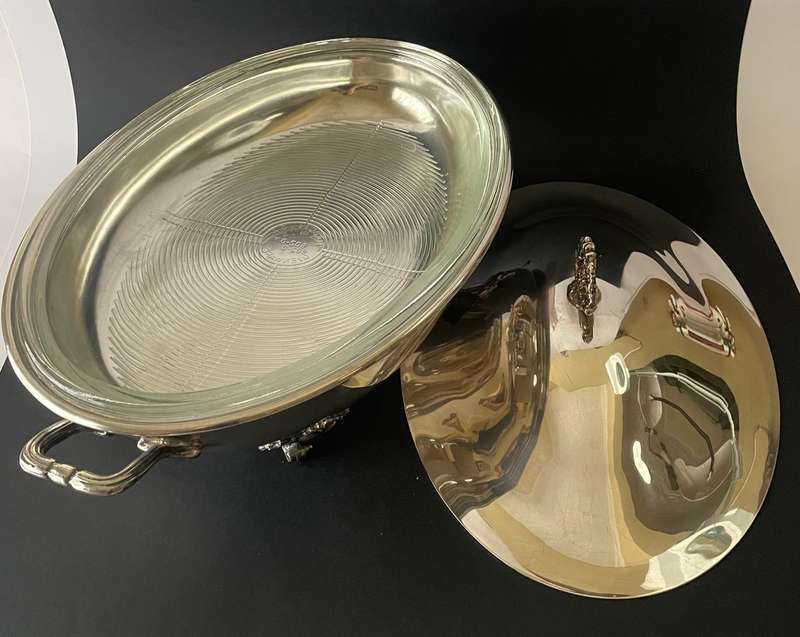Silver plated food warmer chaffing dish