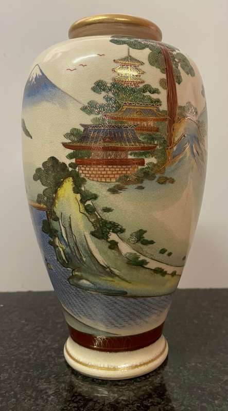 Beautiful earthenware Satsuma vase featuring a landscape scene with gold gilding